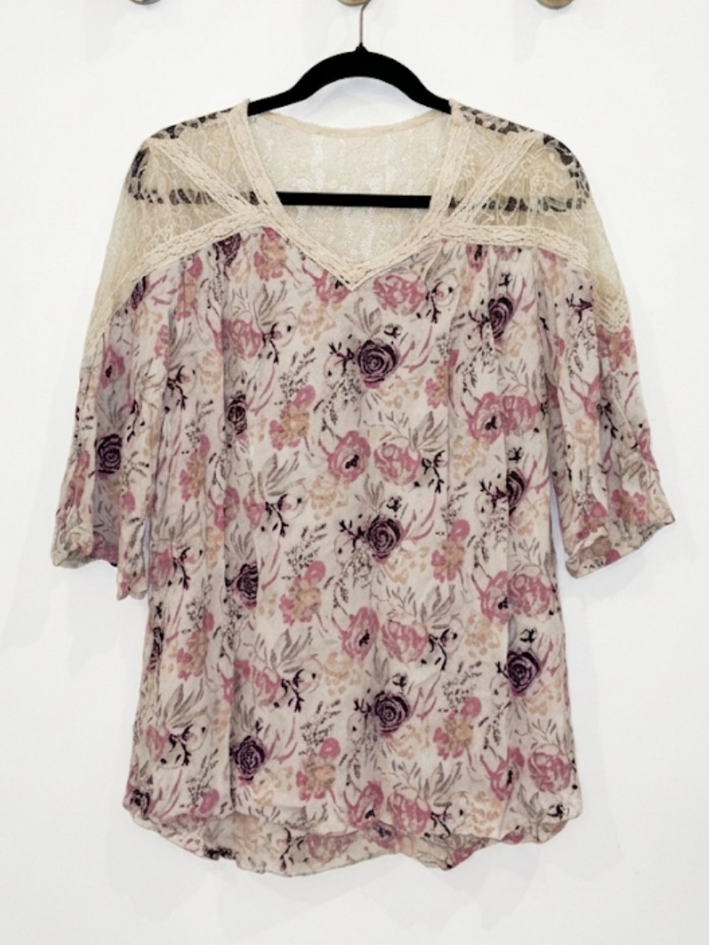 [Liz Lange Maternity] Floral Lace Blouse